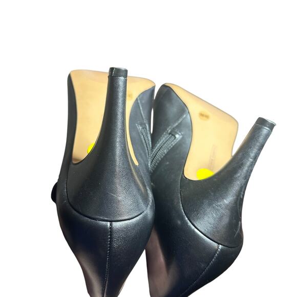 Vince Camuto Vonilesa Black Leather Buckle Ankle Booties - Size 9 - Picture 8 of 9